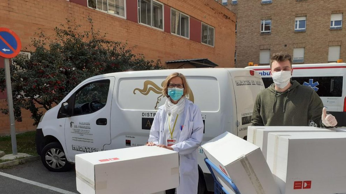 El Magatzem del Perruquer libra material sanitario en el Hospital Arnau de Vilanova de Lleida