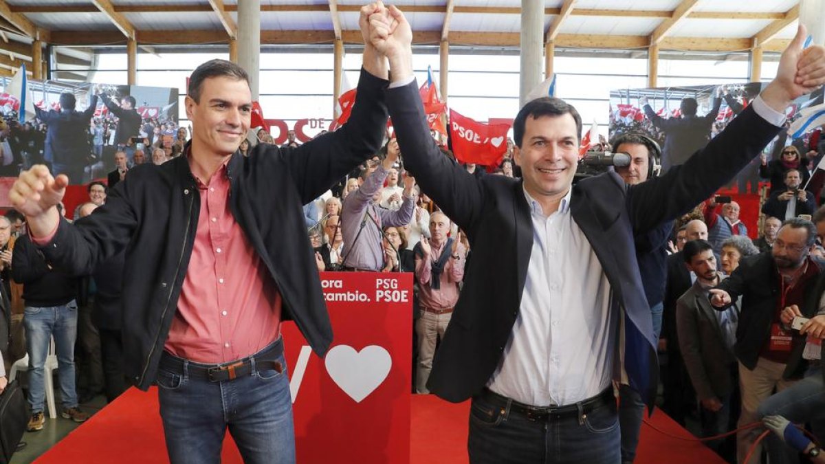 El president del Govern central, Pedro Sánchez, amb el candidat del PSOE a la Xunta, Gonzalo Caballero.