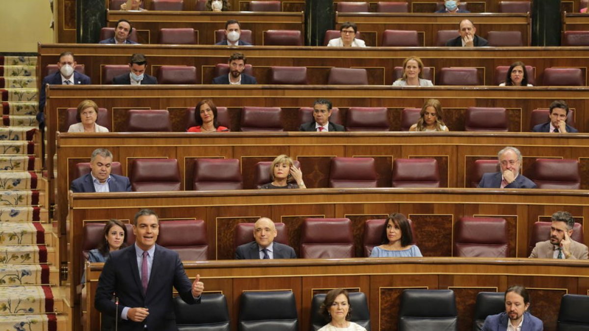 Sánchez durante una de sus intervenciones ayer en la sesión de control en el Congreso.
