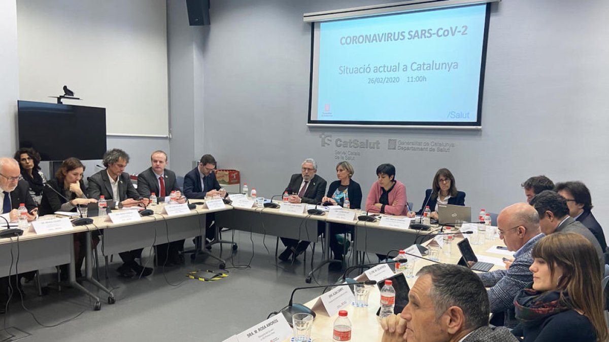 La consellera Vergés y el secretario Guix han encabezado la reunión para la coordinación de la estrategia de enfermedades transmisibles emergentes de alto riesgo, con representantes de todos los Departamentos y delegados territoriales.