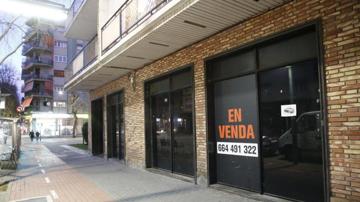 Imatge del local que durant molts anys va acollir una oficina bancària a l’avinguda de les Garrigues.