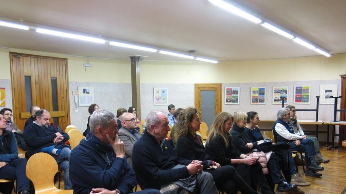 Assistents a la jornada celebrada ahir a la Sala Paolo Freire.
