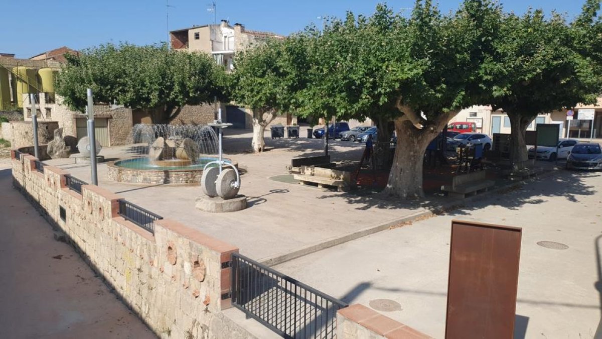 Posada en servei de la zona camí Trilla amb sanejament i aigua potable i la plaça dels Arbres afectada per les riuades.