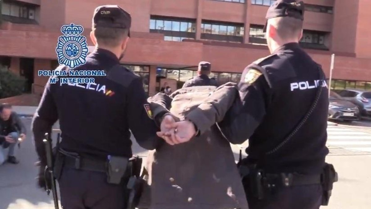El detingut va confessar a la Policia haver-se menjat parts de la seua mare.
