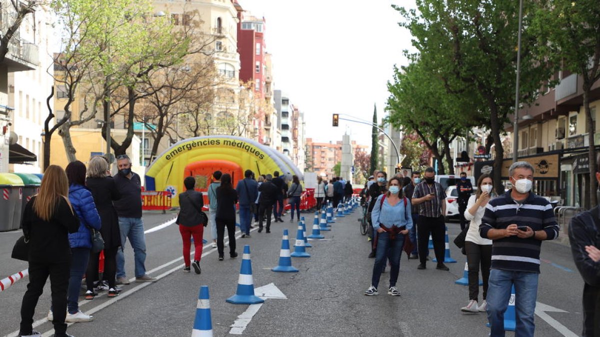 Les cues van tornar a repetir-se dijous en el cribratge massiu de Lleida ciutat.