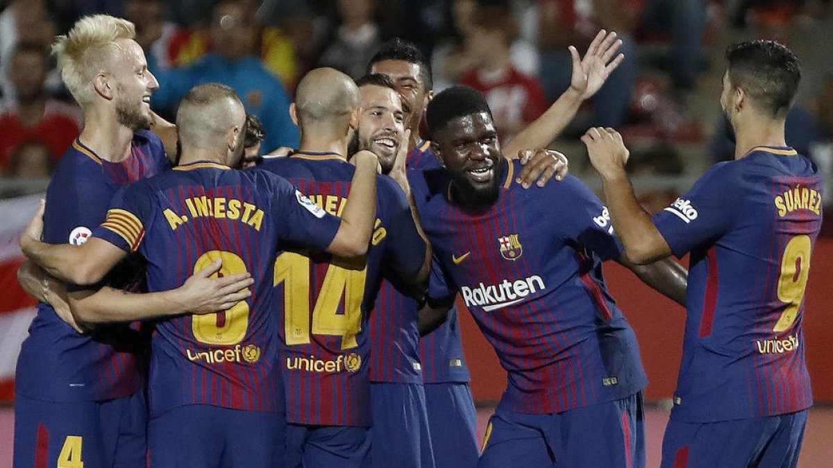 Los jugadores azulgranas celebran el primer gol ante el Girona.