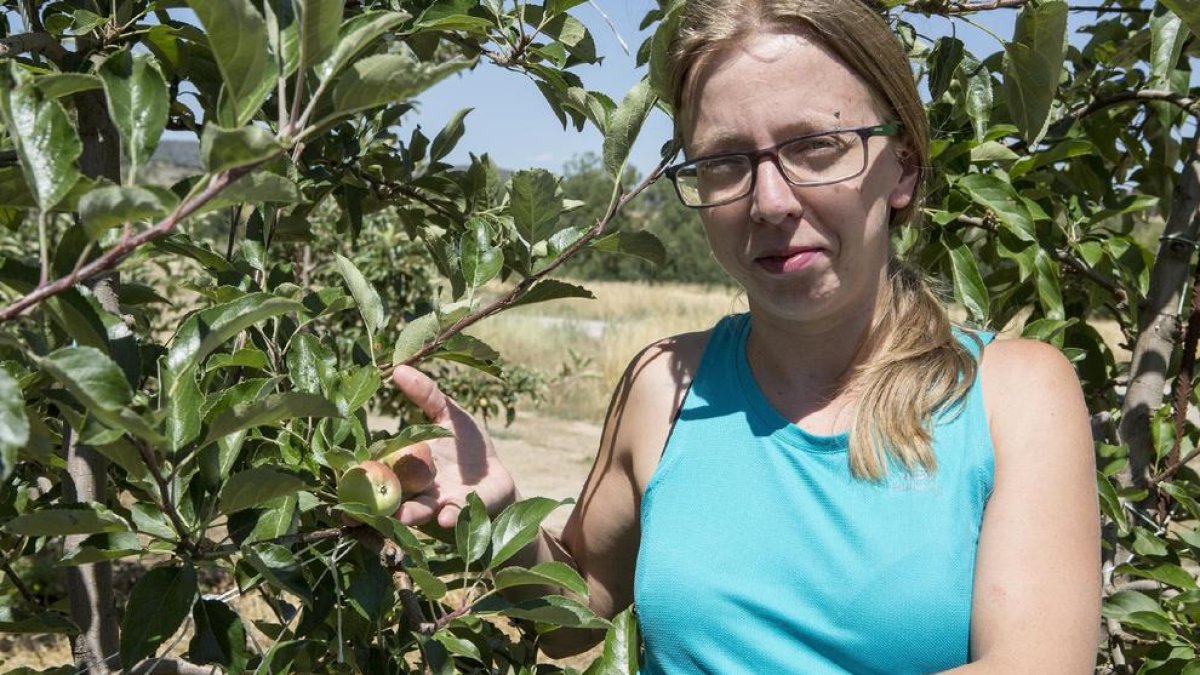 Maria Casoliva, en su explotación del Mas Pinyol en Sanaüja.