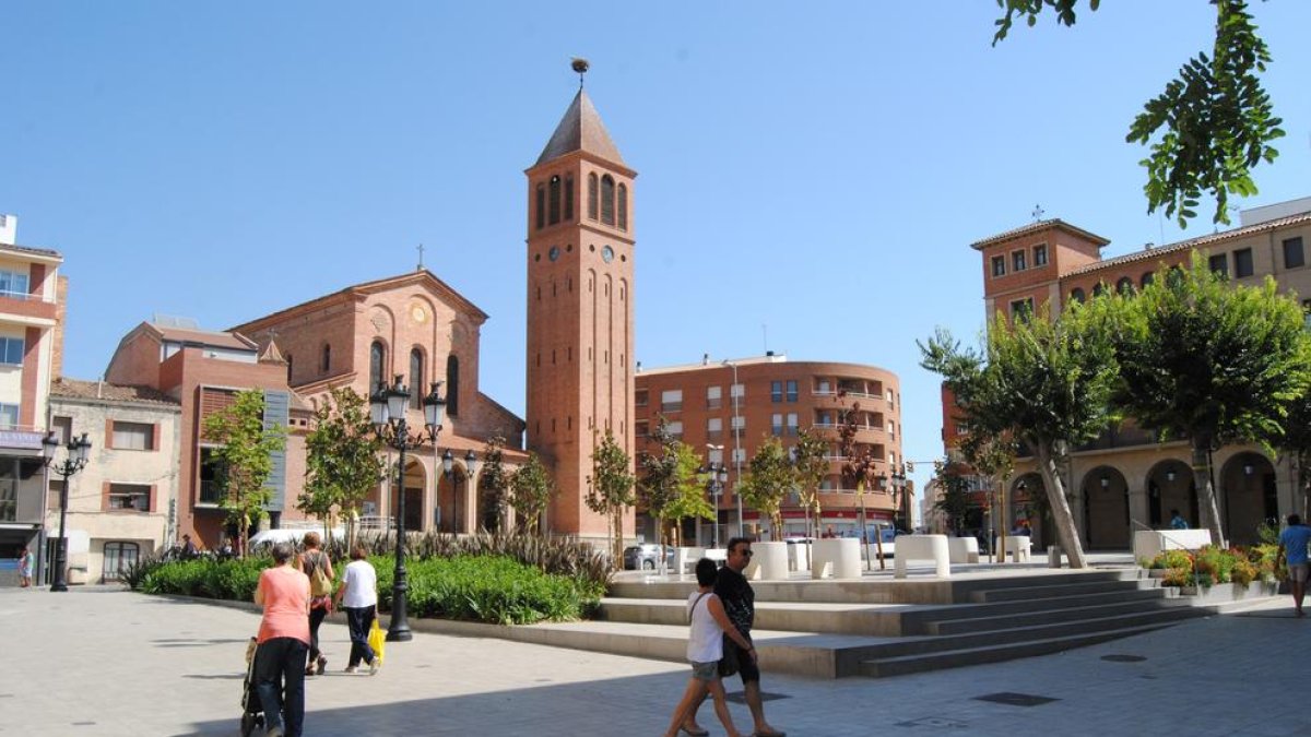 Imagen de archivo de este verano de la iglesia parroquial de Mollerussa.