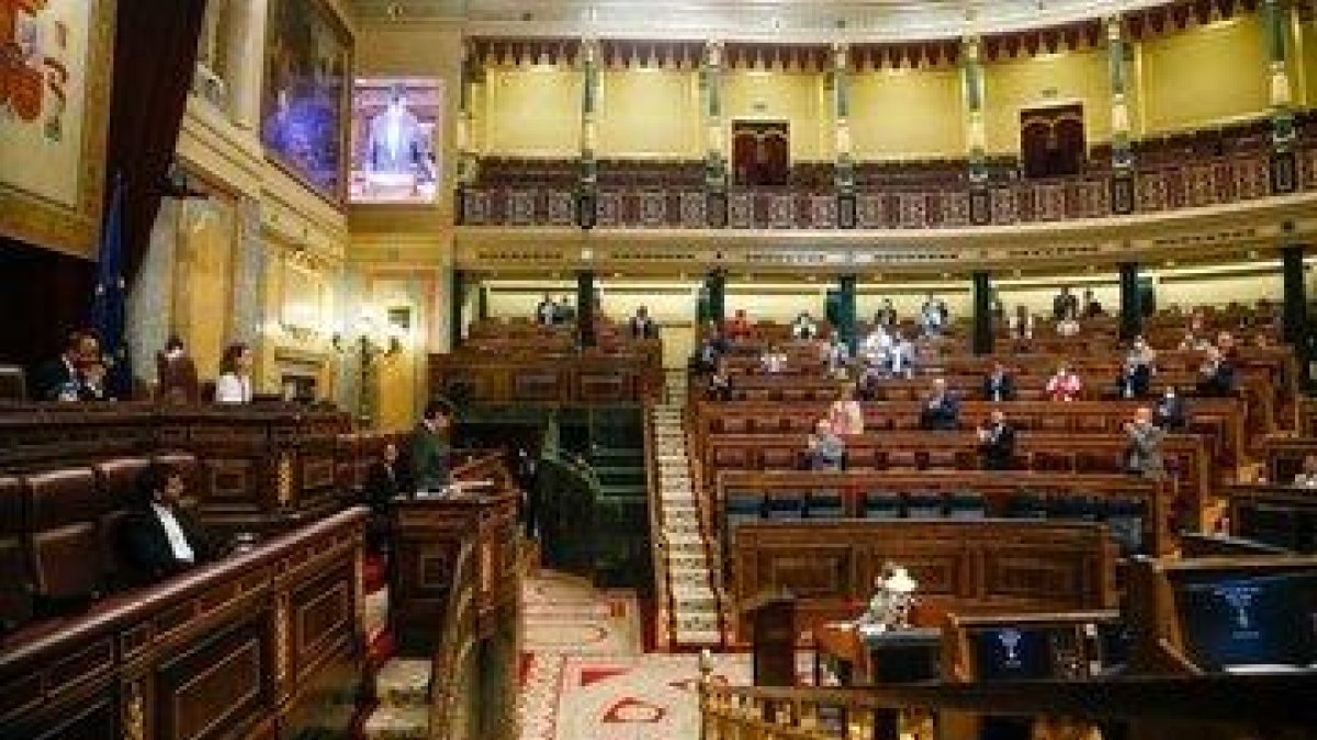 El ministro de Sanidad, Salvador Illa, defiende ante el pleno del Congreso el Real Decreto-ley de medidas urgentes de prevención, contención y coordinación para hacer frente a la crisis sanitaria ocasionada por el COVID-19.