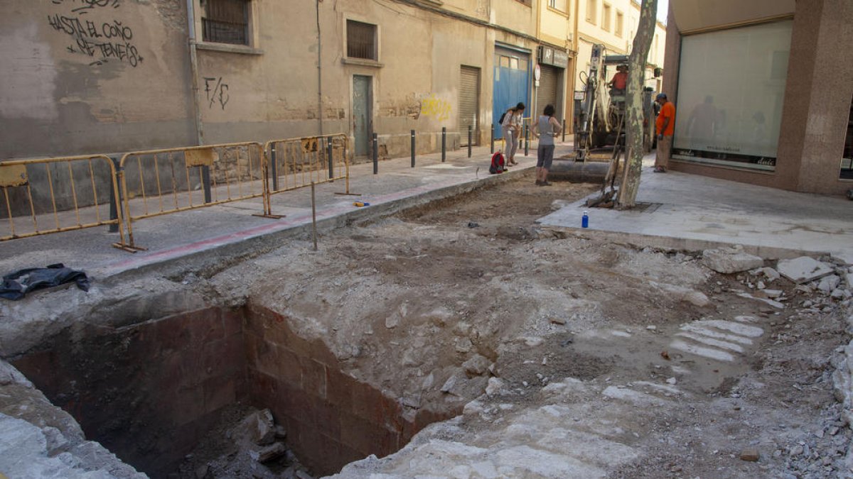 La troballa s’ubica en unes obres entre els carrers Agoders i Torras i Bages de Tàrrega.