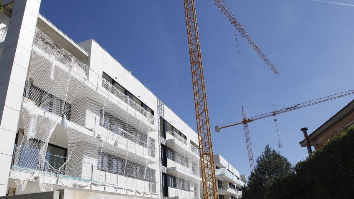Edificio en construcción en pasado mes de octubre en la ciudad de Lleida.