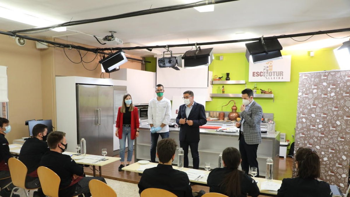 El director de la Escola d’Hoteleria y parte del equipo de Zyrcular Foods, antes de la ‘masterclass’.