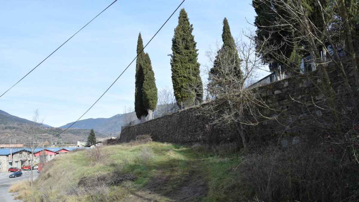 La zona per on es preveu que passarà el nou vial cap a Castellciutat.