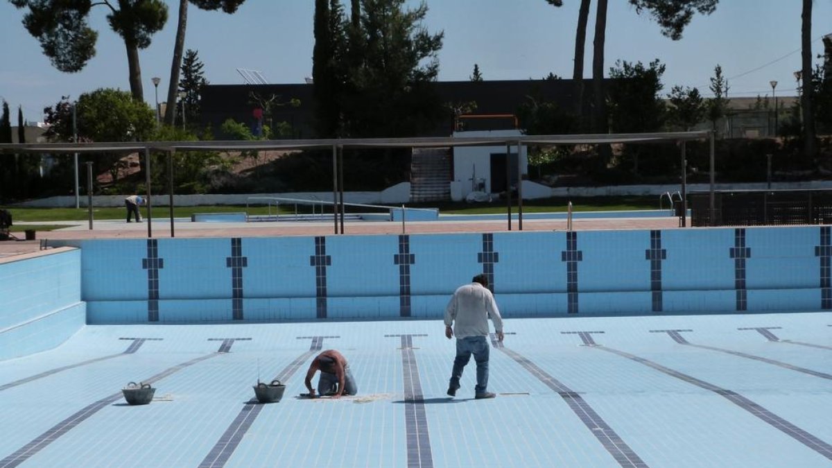 Manteniment a les piscines de les Borges Blanques.