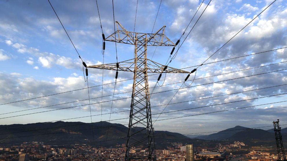 L'imparable increment de la llum continua disparant la inflació.