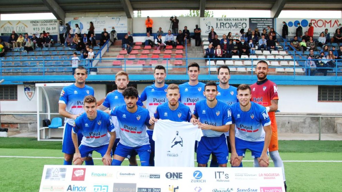 Els jugadors del Mollerussa van tenir ahir un detall amb el seu company Moró, lesionat de gravetat.