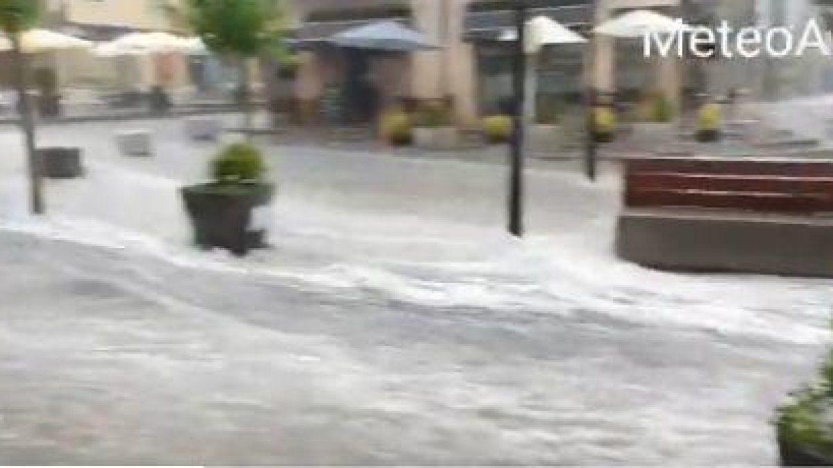 VIDEO | Una tormenta de récord provoca inundaciones en Vielha