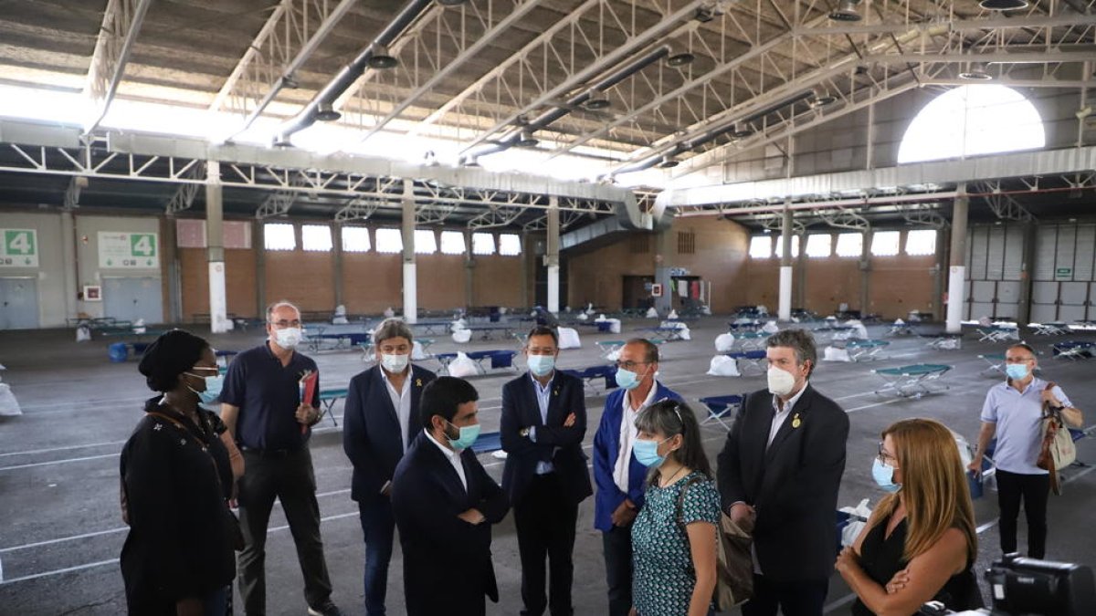 El conseller El Homrani visitó ayer los pabellones 3 y 4.