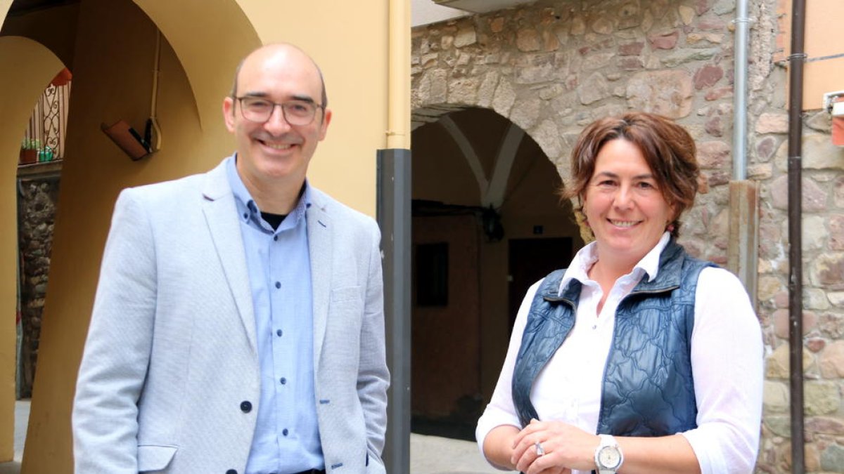 L’alcalde del Pont, Josep Antoni Troguet (JxCat), i Olga Escoll.