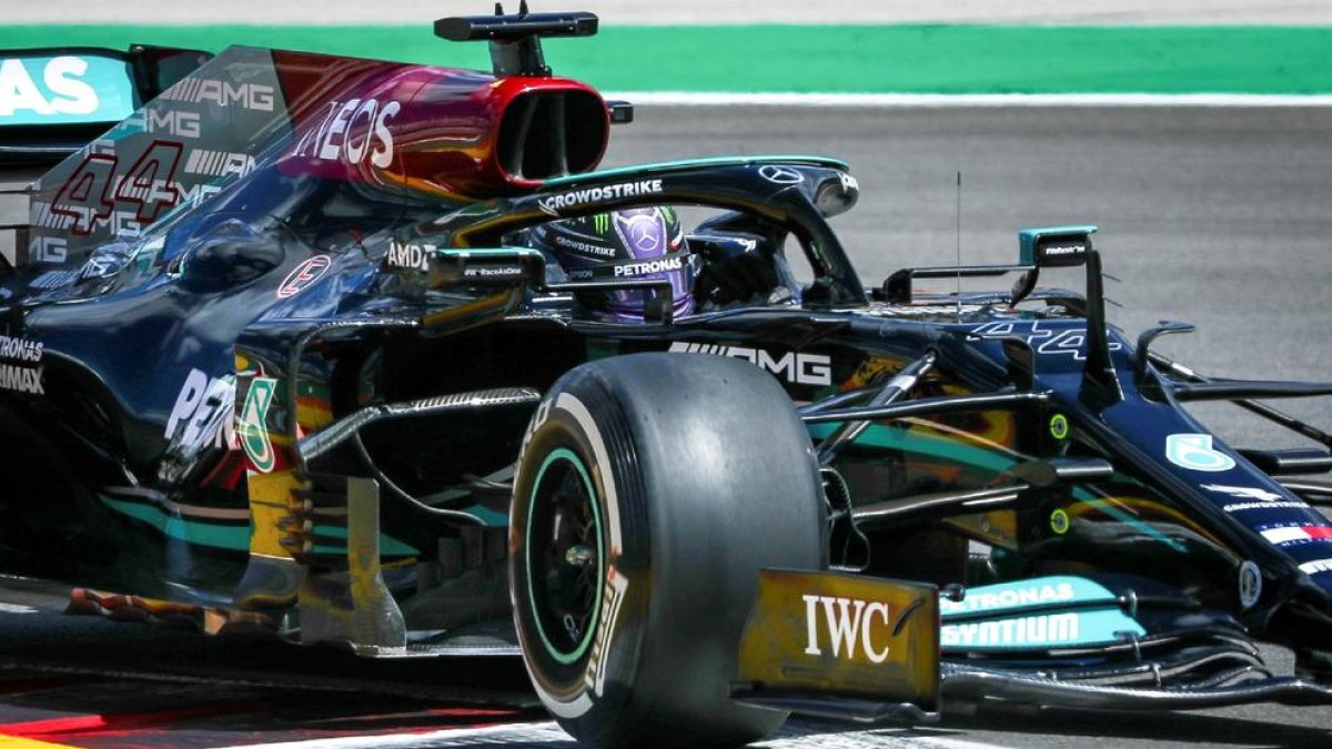 Lewis Hamilton buscarà avui en el traçat portuguès la seua ‘pole’ número 100.