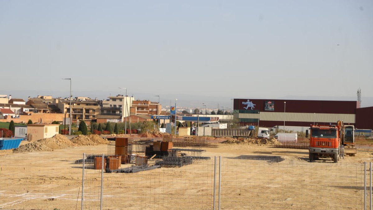 Les obres de la nau de Correus Express a Torrefarrera.