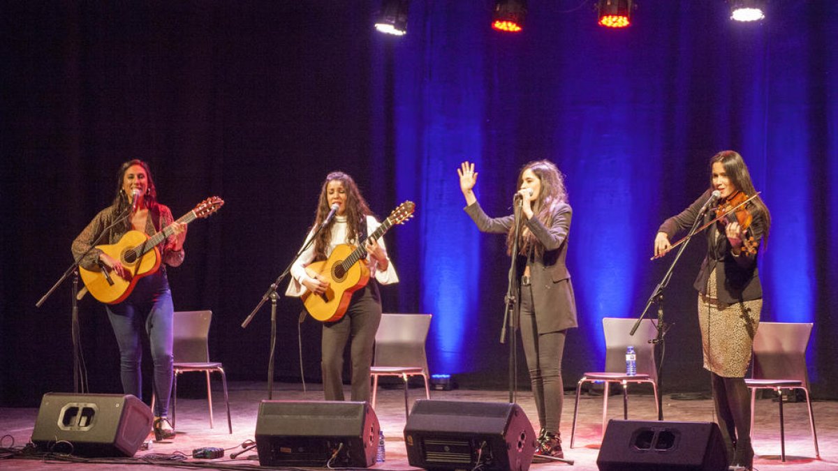 L’agramuntina Roser Loscos (dreta), amb el grup Las Migas.