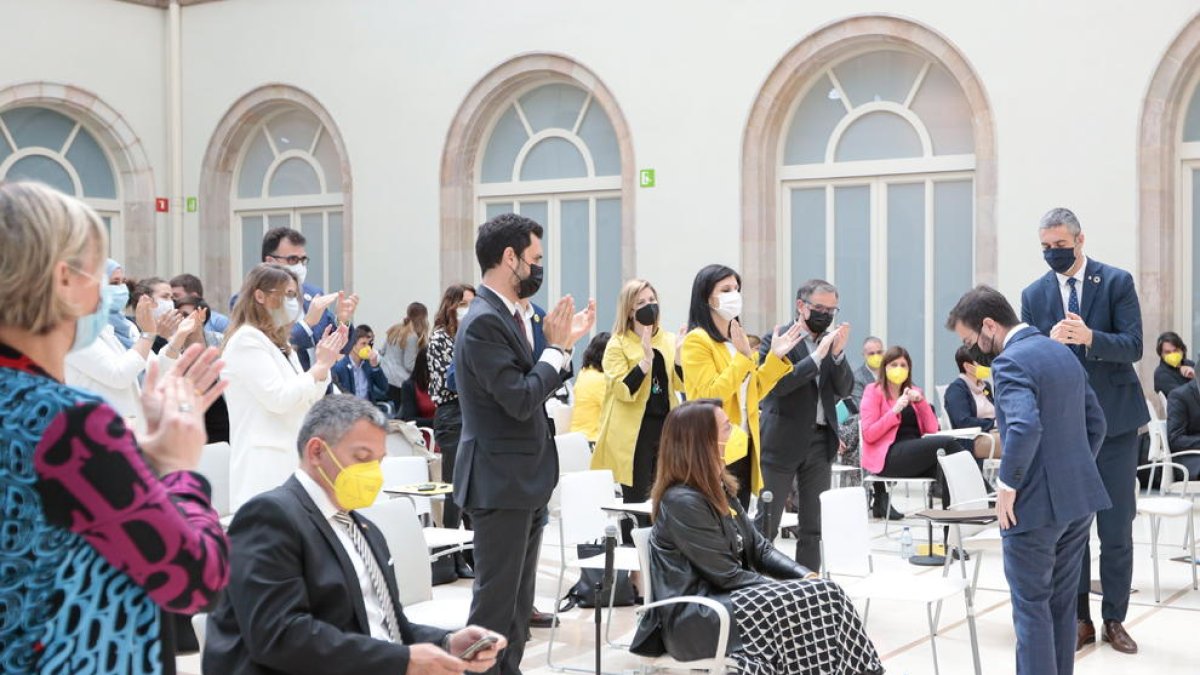 Diputats de JxCat no van aplaudir el discurs d’investidura d’Aragonès, que va rebre el càlid suport dels seus companys d’ERC.