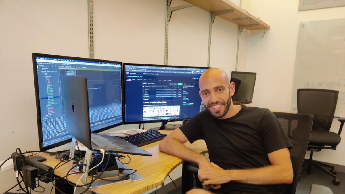 Manel Baradad, de 27 anys, cursa un doctorat sobre Enginyeria Informàtica al Massachusetts Institute of Technology.