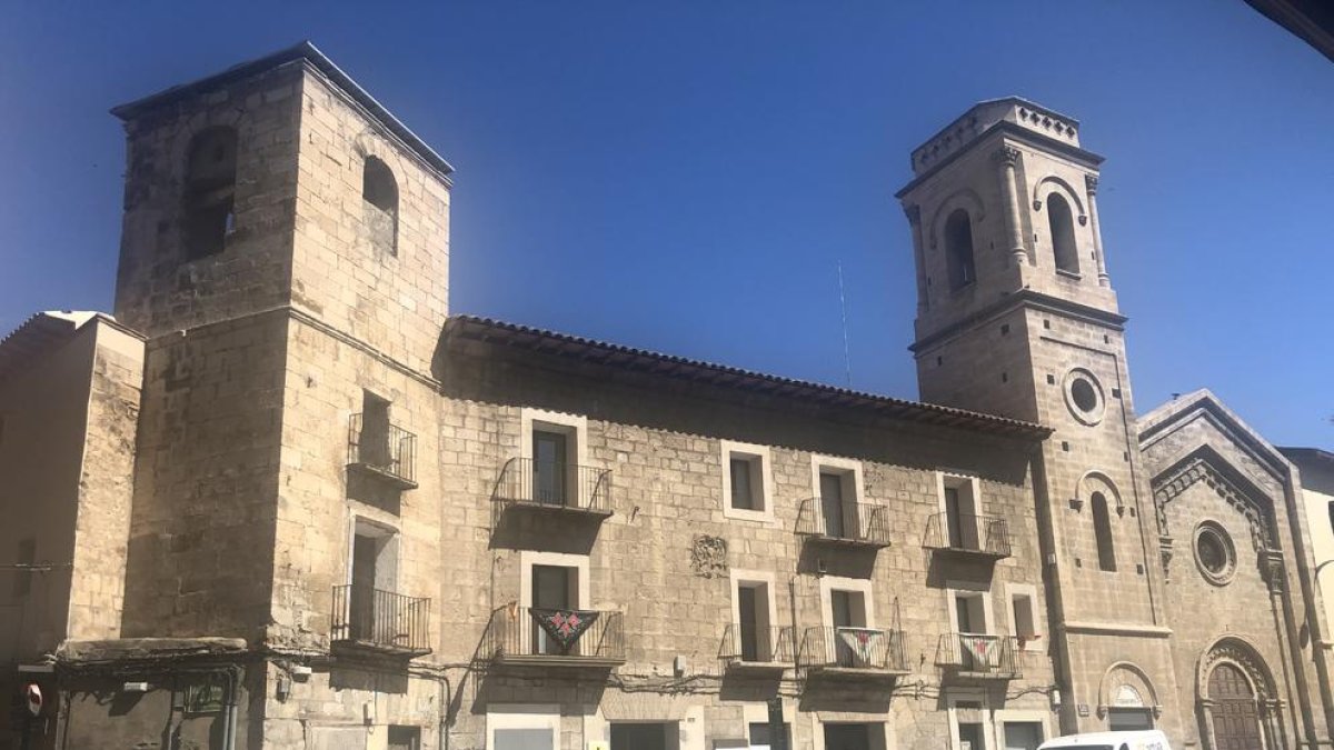 La torrassa de l’Institut Musical de Fraga, a l’esquerra de la imatge.