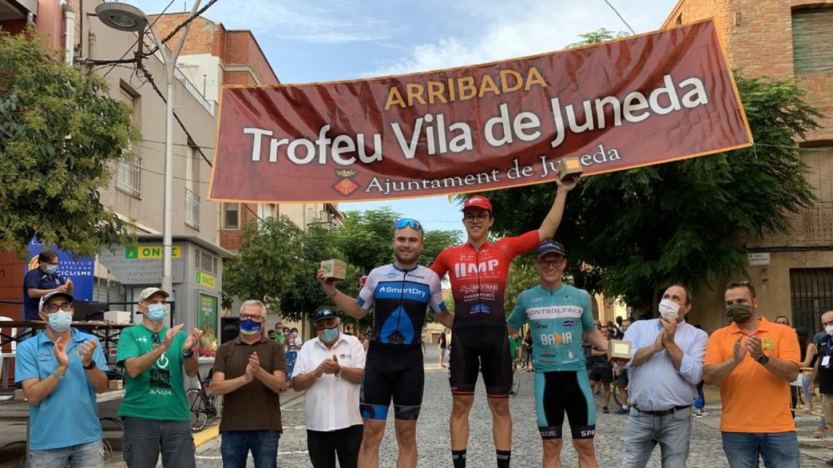 Els corredors que van completar el podi a Juneda.