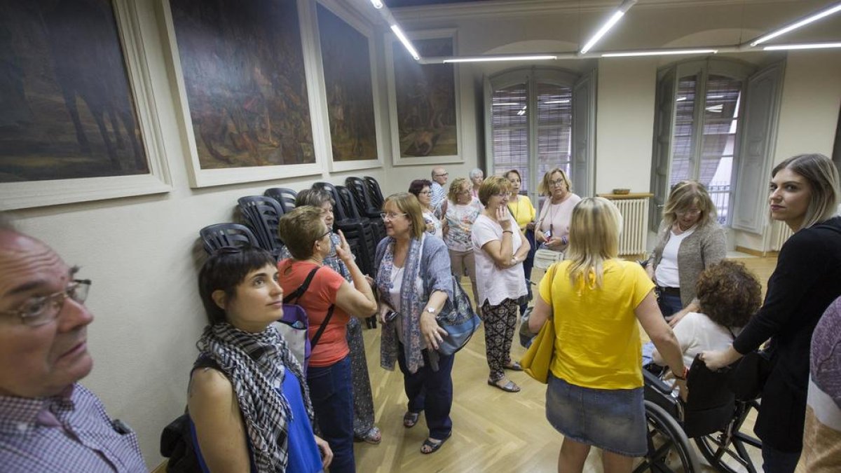 Visitantes ayer en el albergue de la Sagrada Família de Cervera.