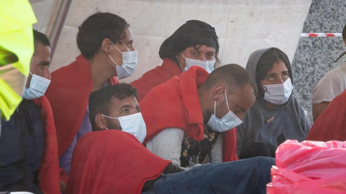 Salvament Marítim va rescatar diumenge vint-i-vuit immigrants d’una pastera a Gran Canària.