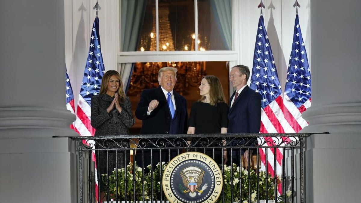 Melania i Donald Trump, amb Amy Barrett i el seu marit.