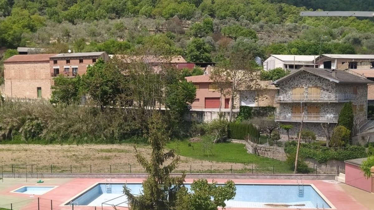 Imagen de la piscina de Peramola, que ahora se mejorará.