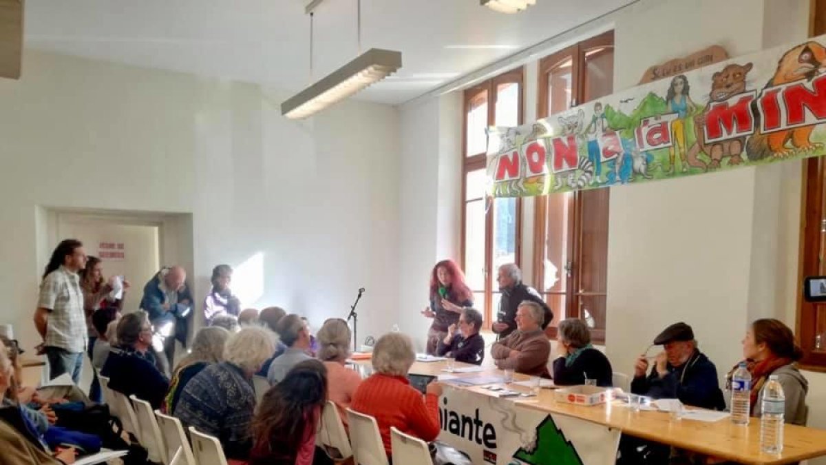 Acto el pasado viernes de las plataformas de ambos lados de la frontera contra la mina de Salau.