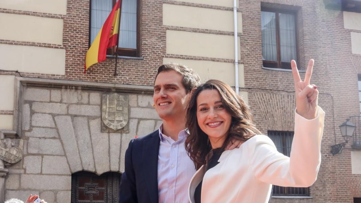 Arrimadas, al costat de Rivera, va anunciar el salt a la política estatal com a candidata a les generals.