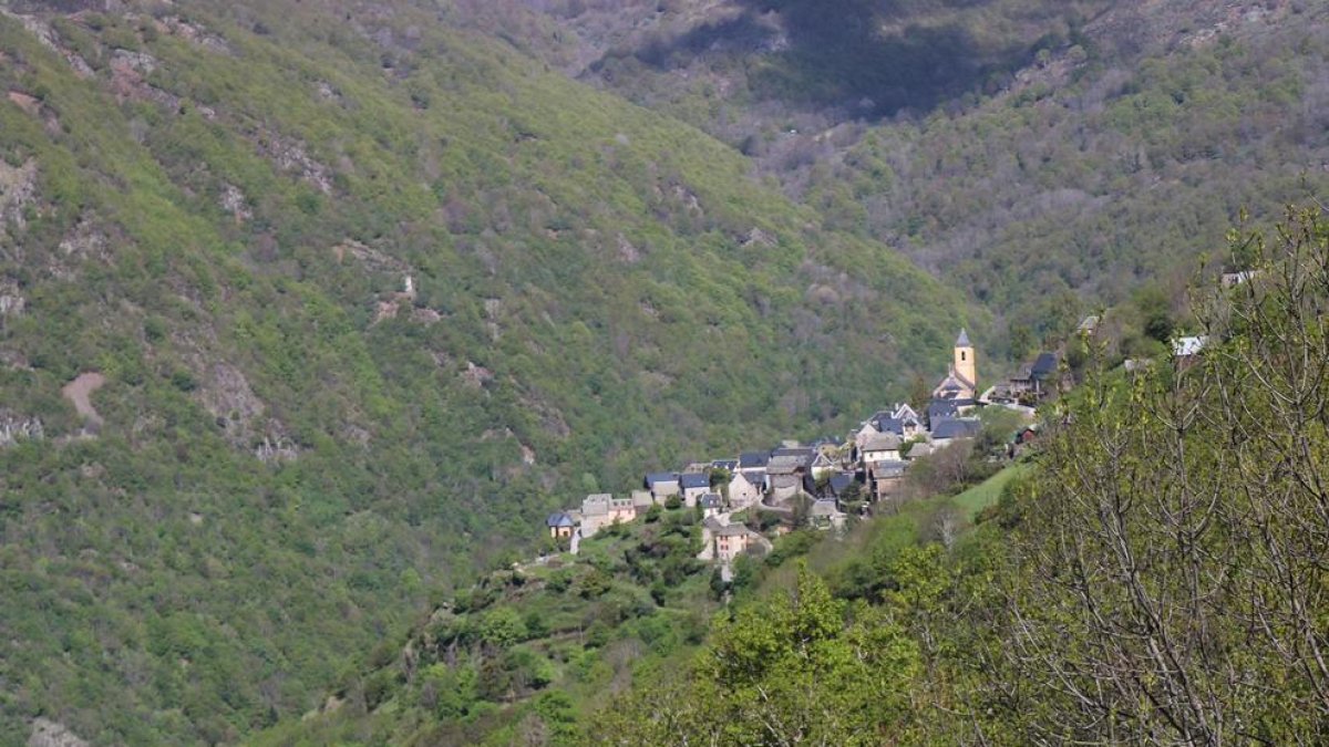 Vista del municipi de Canejan, fronterer amb França.