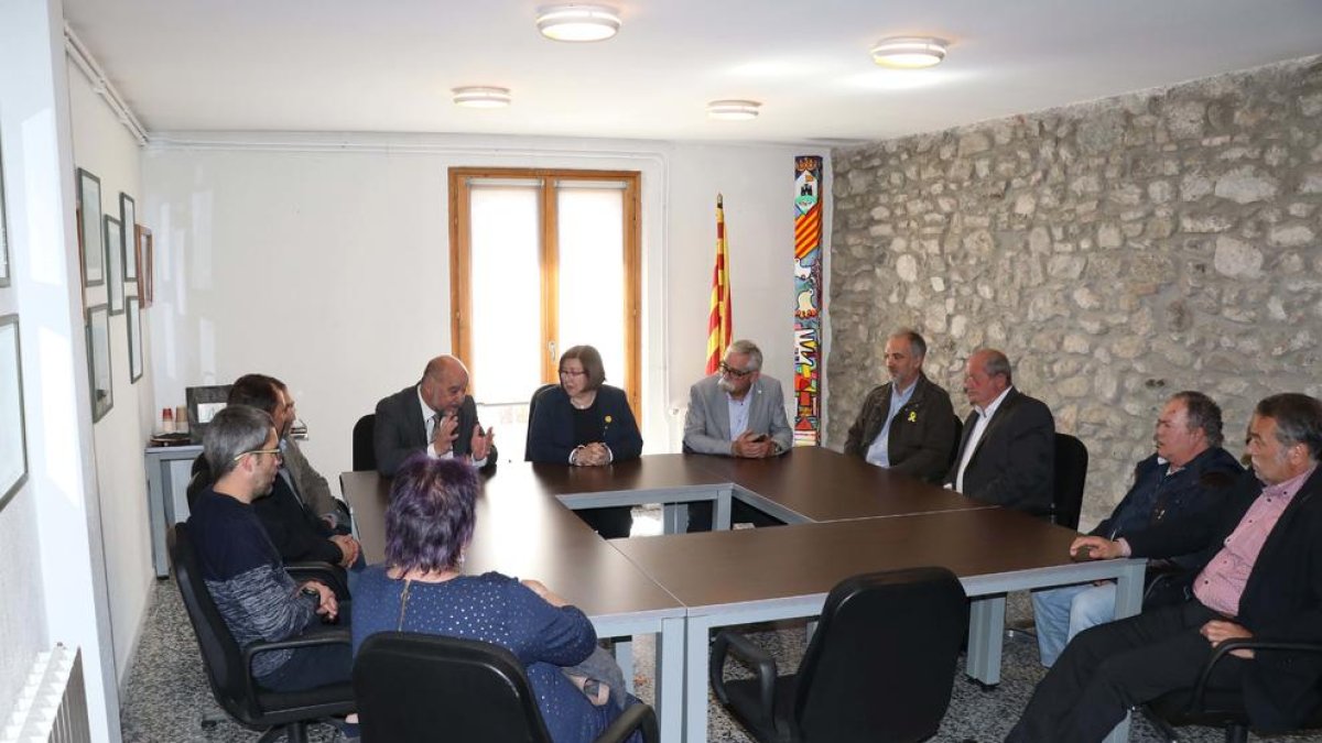 Perelló, ayer, con alcaldes de la Cerdanya leridana.