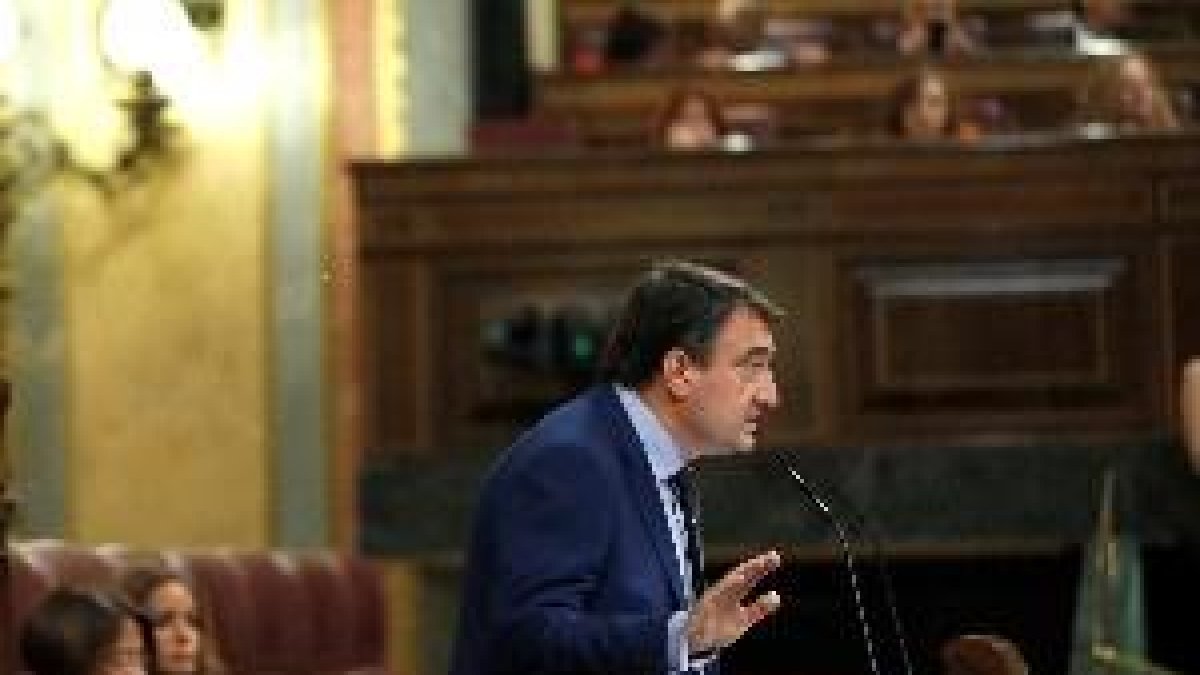 Esteban pide a Sánchez que dé un paso