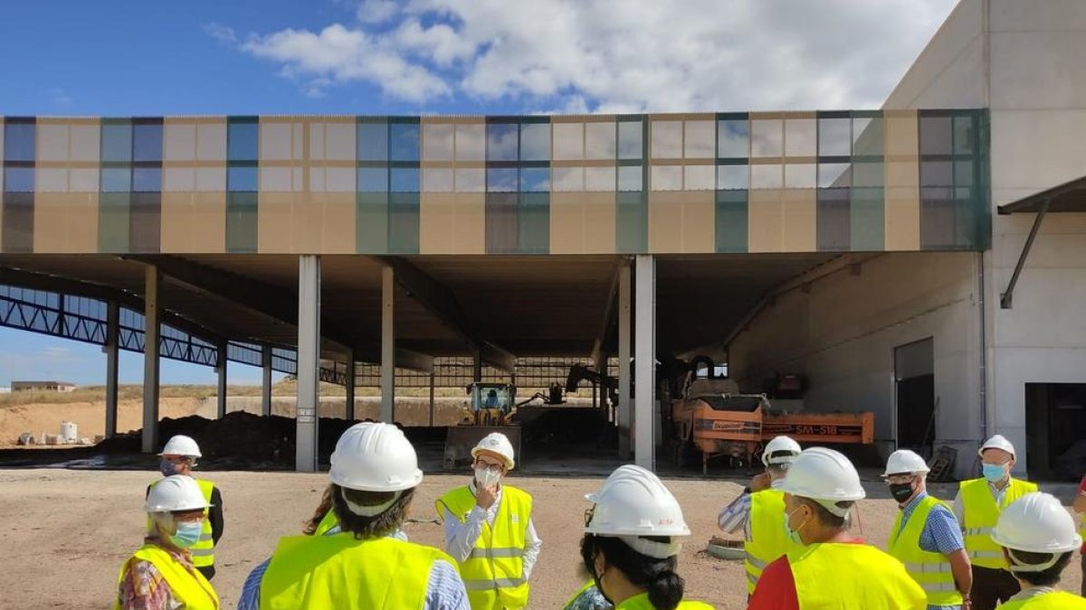 Visita de los consellers del Segrià a las obras de vertedero.