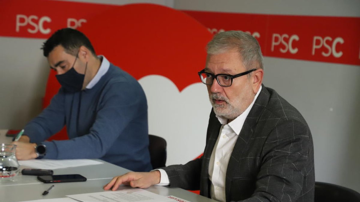 Jiménez y Larrosa ayer en la sede del PSC.
