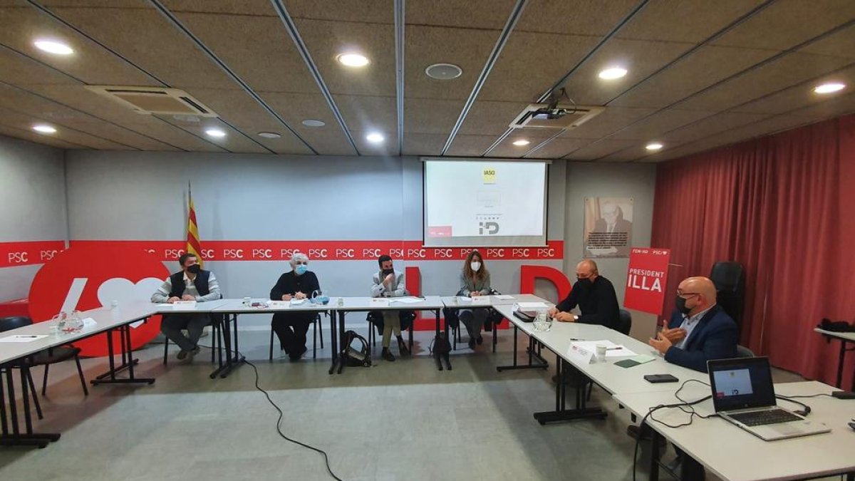 Un momento de la mesa redonda que organizó el PSC.