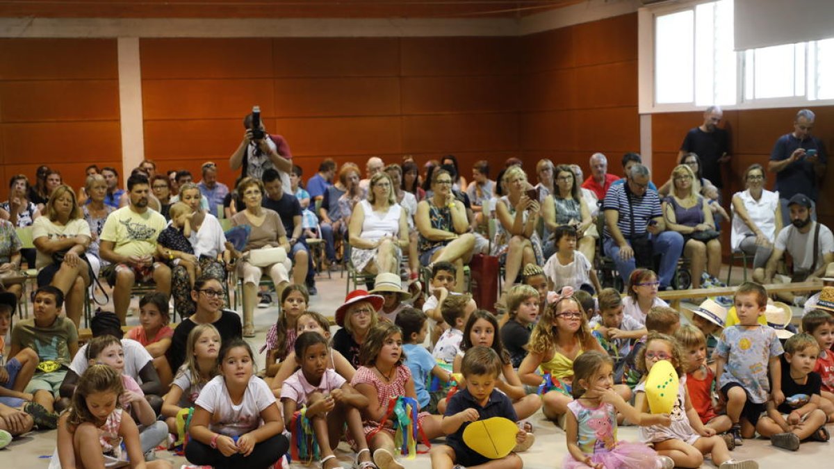 Alguns dels infants que van participar ahir en les cerimònies de cloenda a la llar d’infants Ronda La Mercè i el col·legi Pràctiques II de Lleida.