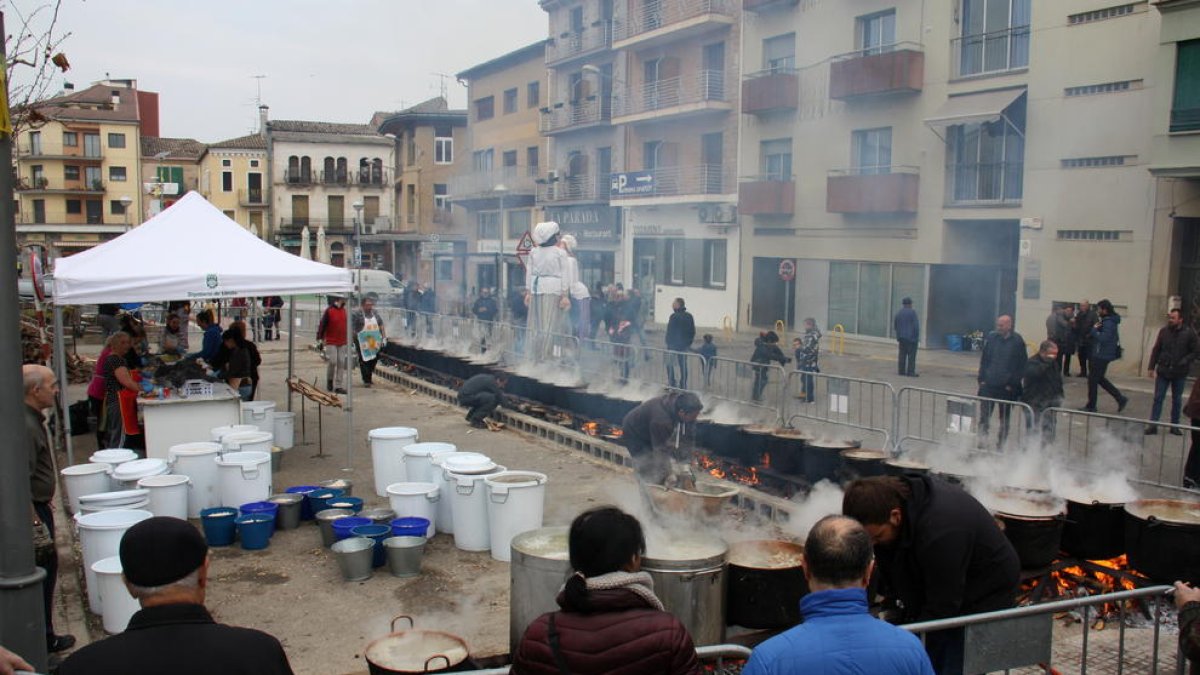 Ponts prepara unes 12.000 racions del seu popular ranxo