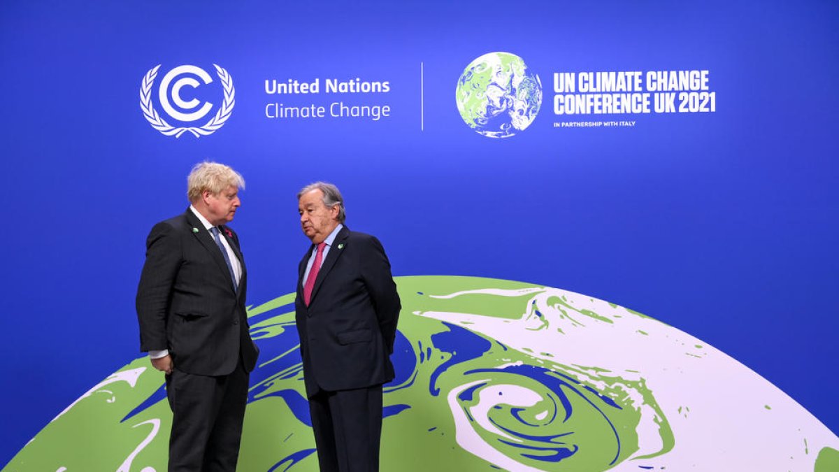 El primer ministro Boris Johnson i António Guterres, secretario general de las Naciones Unidas en la COP26 - 26.ª Conferencia de las Naciones Unidas sobre el Cambio Climático, Glasgow