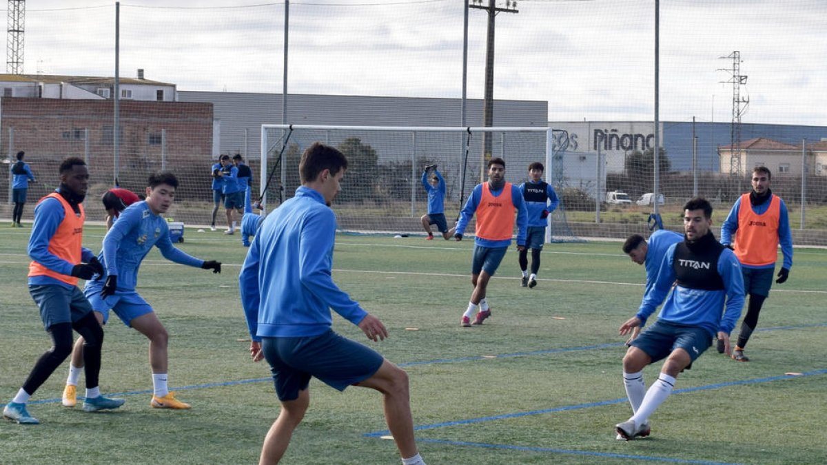 Un momento de la sesión de entrenamiento del Lleida.