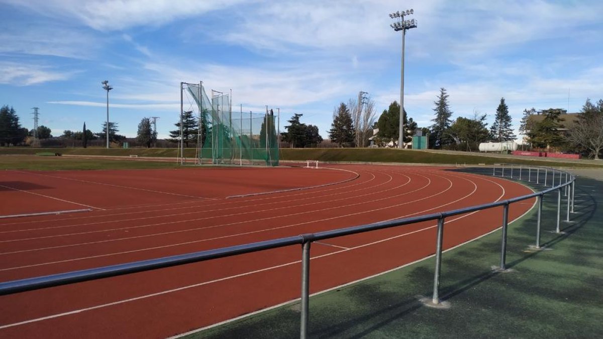 La Paeria ha finalizado recientemente la instalación de una valla perimetral en la pista de Les Basses.