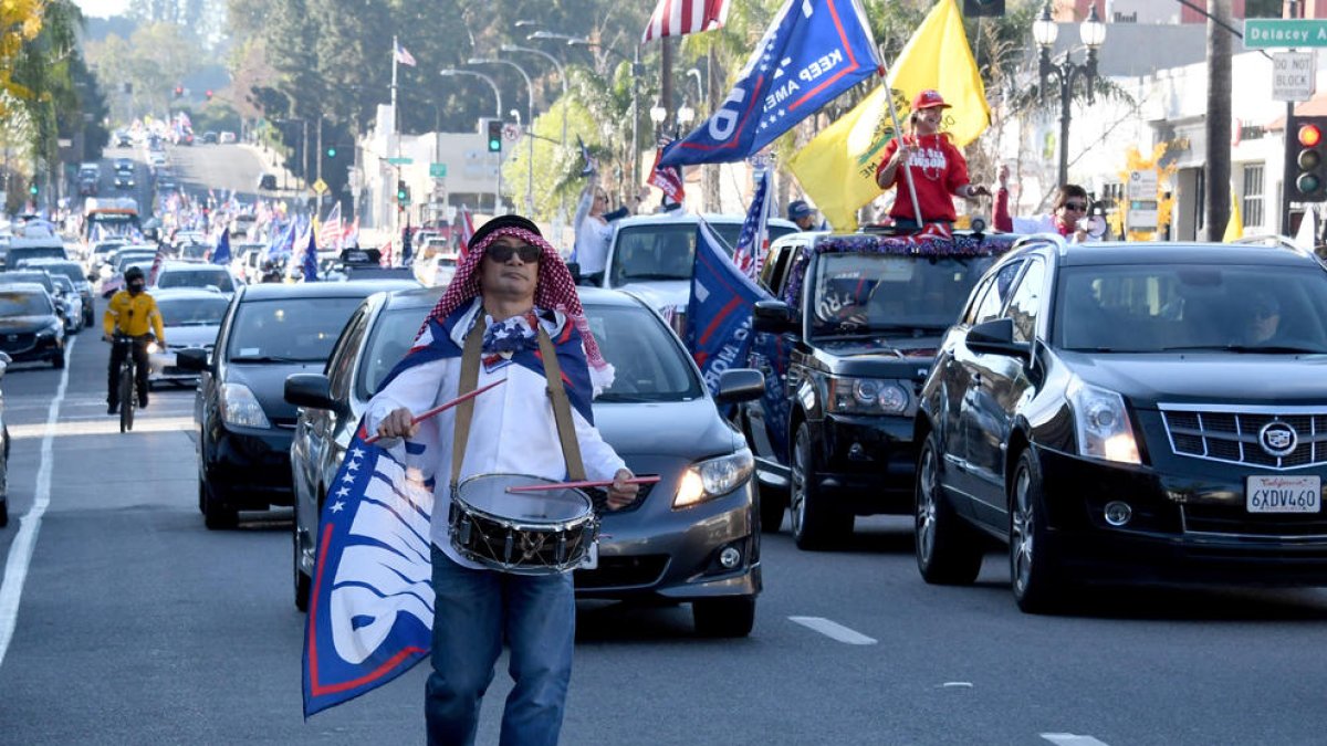 Marcha de partidarios de Donald Trump en Pasadena el pasado 1 de enero, sin medidas de seguridad.