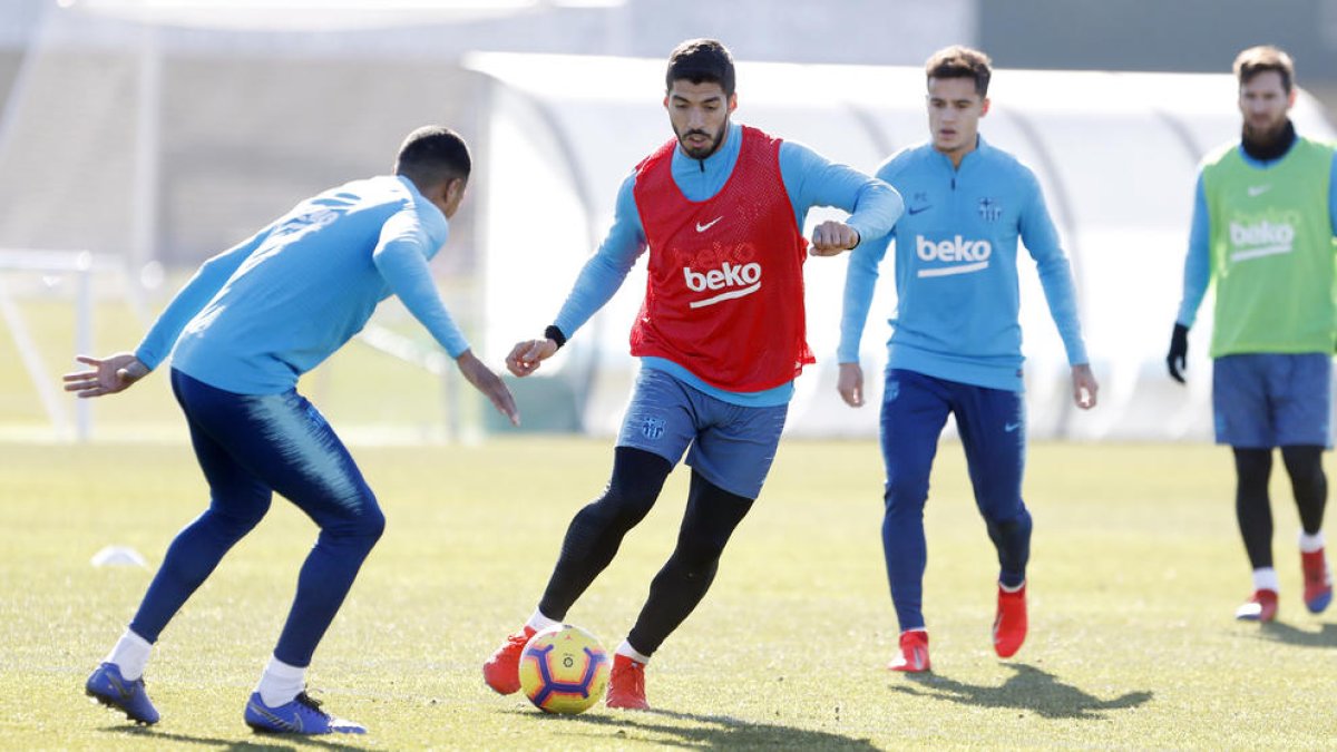 Luis Suárez durante el entrenamiento del FC Barcelona en la Ciutat Esportiva.