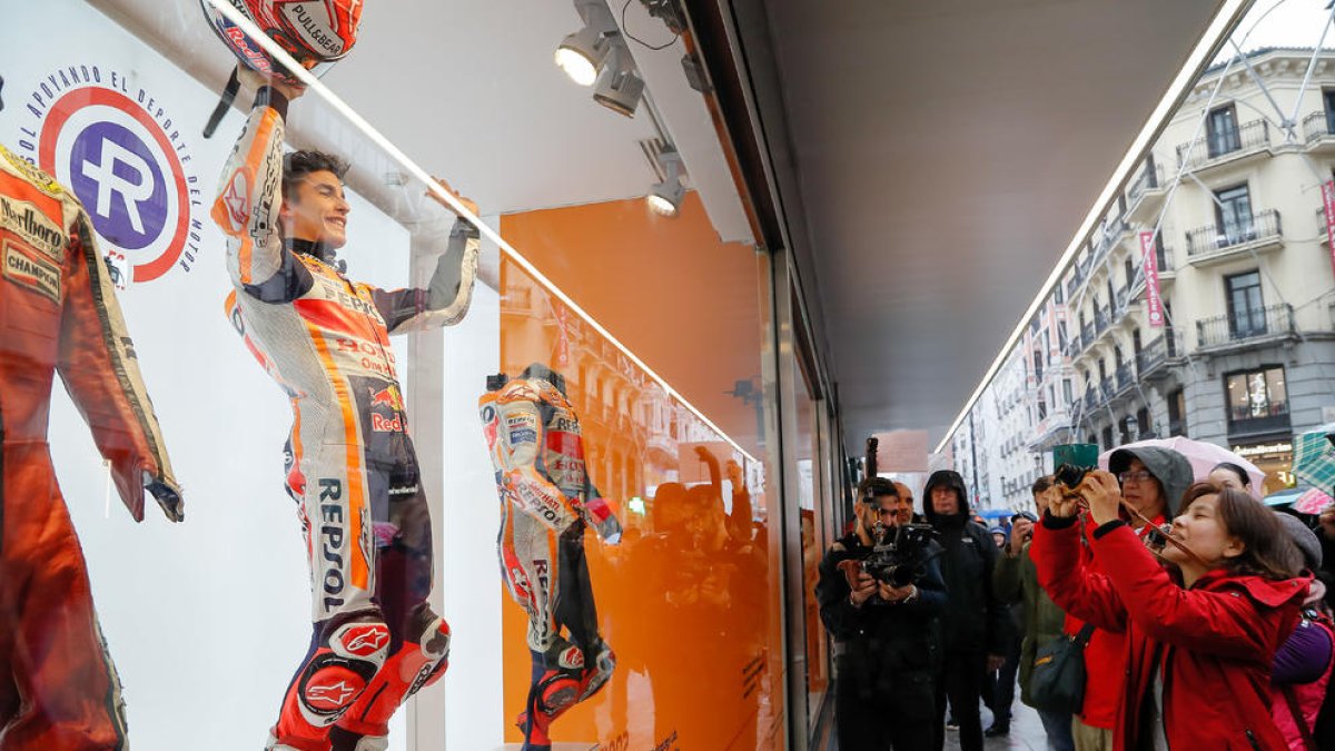 Marc Márquez es converteix en maniquí vivent a Madrid